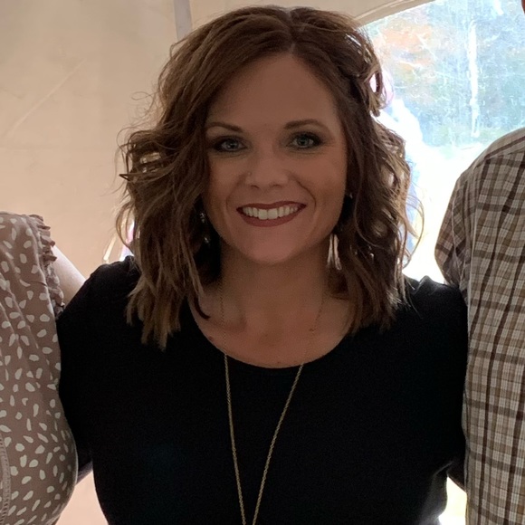 Meet your Posher, Megan - Picture 1 of 3